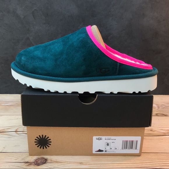 UGG Classic Slip On - Picture 4 of 16